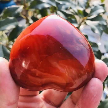 Gamtos karneolis širdies formos raudonas agatas, akmens raižyti kristalų širdies